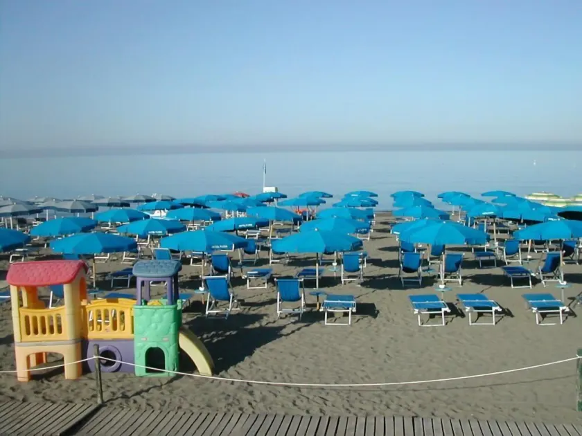 Hotel Flora - Image 1