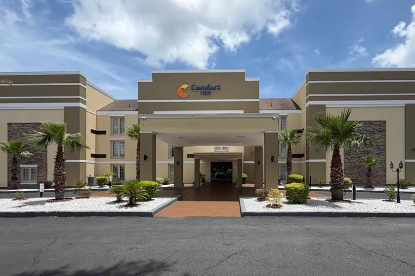 Comfort Inn Savannah Midtown - Image 1