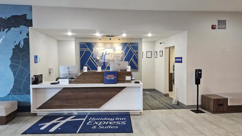 Holiday Inn Express & Suites Milwaukee NW - Park Place by IHG - Reception