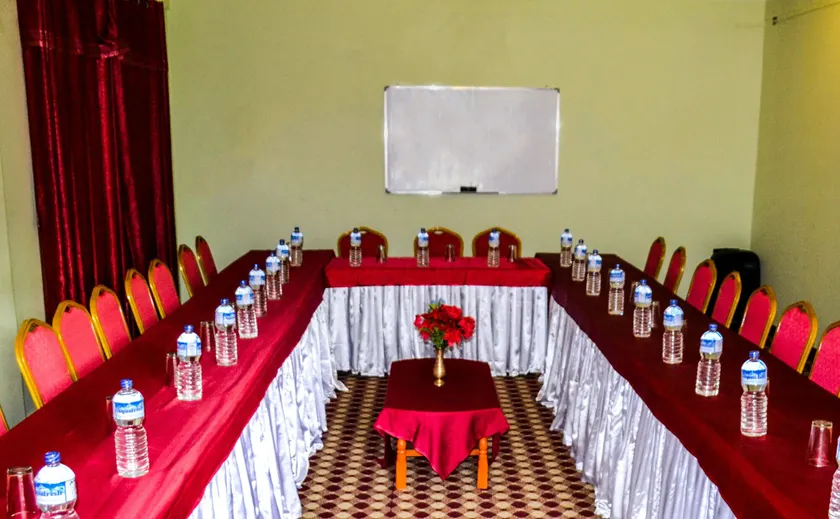 Hotel Hill Crown - Image 1
