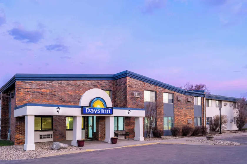 Days Inn by Wyndham Sioux Falls Airport - Image 1