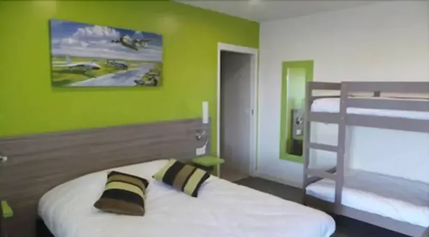 Airport Hotel - Image 1