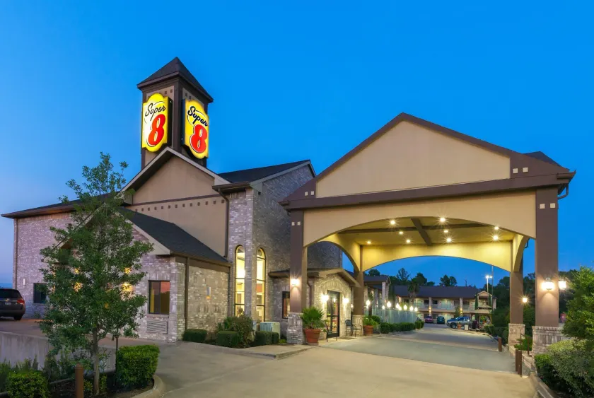 Super 8 by Wyndham Fairfield Tx - Image 1