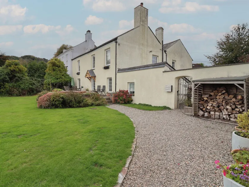 The old Manor House - Image 1