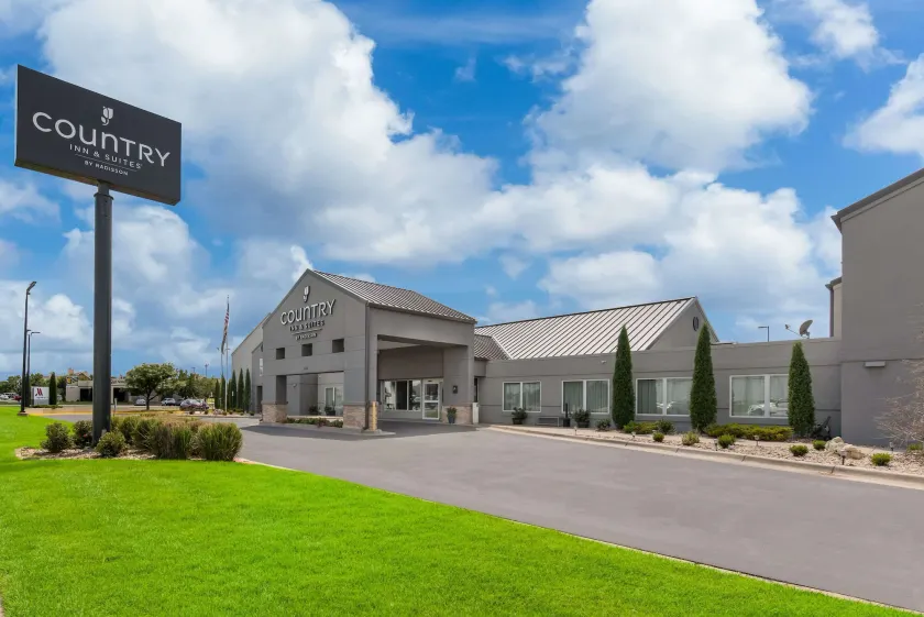 Country Inn & Suites by Radisson, Wichita East, KS - Image 1