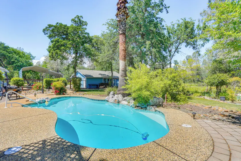 10 Mi to Redding: Serene Escape w/ Spacious Yard! - Image 1