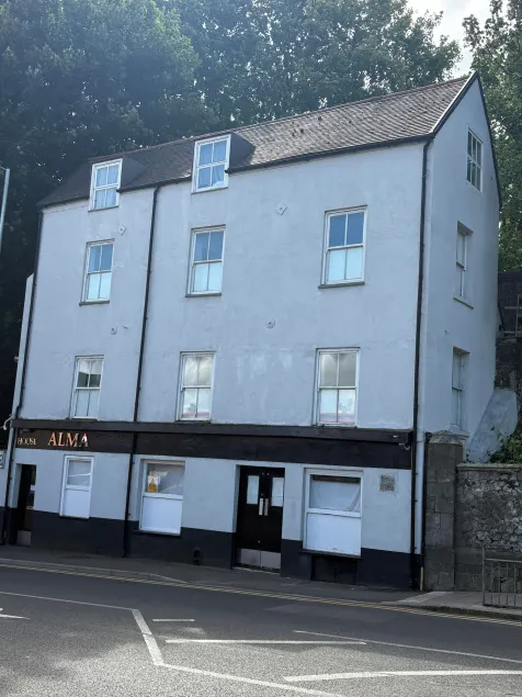 Alma House - Image 1