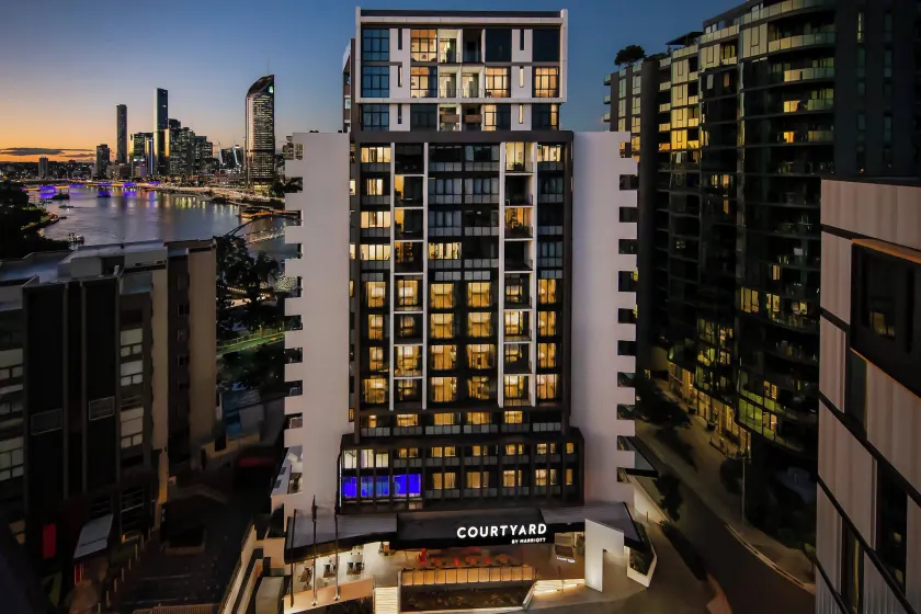 Courtyard by Marriott Brisbane South Bank - Image 1