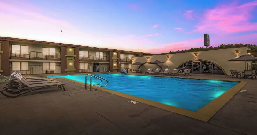 Best Western Roseville Inn - Image 1