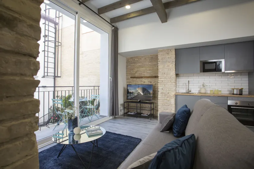Dans l'appartement, les clients disposent de 3 chambres doubles, d'un canapé-lit double, de deux salles de bains avec douche et d'une cuisine vitrée entièrement équipée.De plus, la maison dispose d'une connexion Wi-Fi gratuite, d'une Smart TV, d'un - Image 1