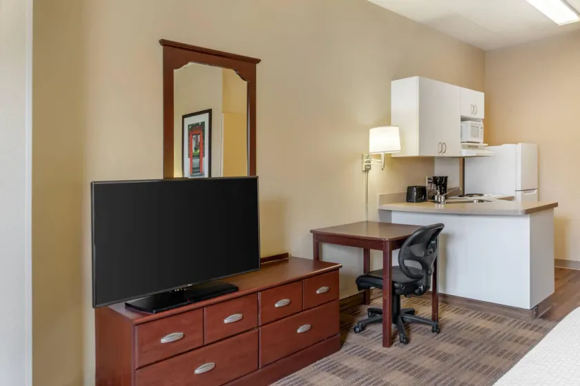 MainStay Suites Chicago Hillside - Image 1