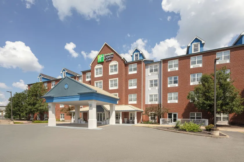 Holiday Inn Express Hotel & Suites St. Louis West-O'Fallon by IHG - Image 1