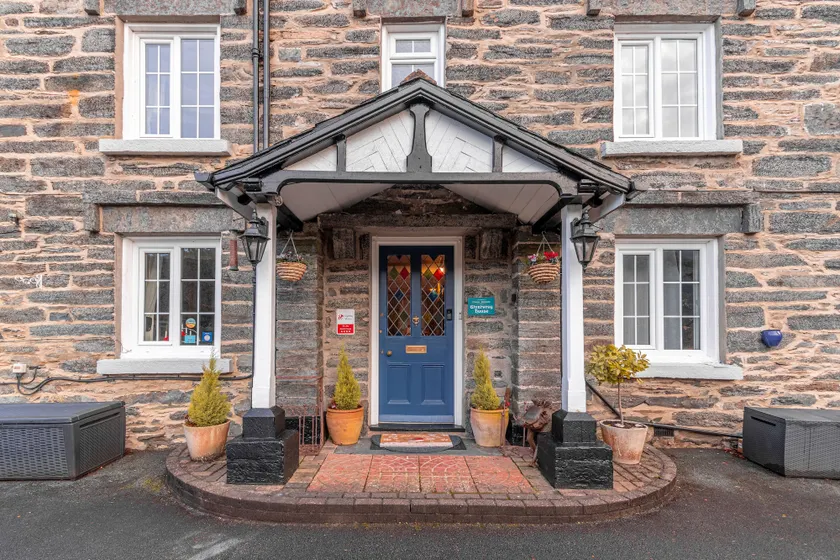 Glyntwrog House - Image 1