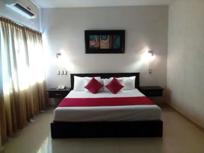 Hotel Madrid - Image 1