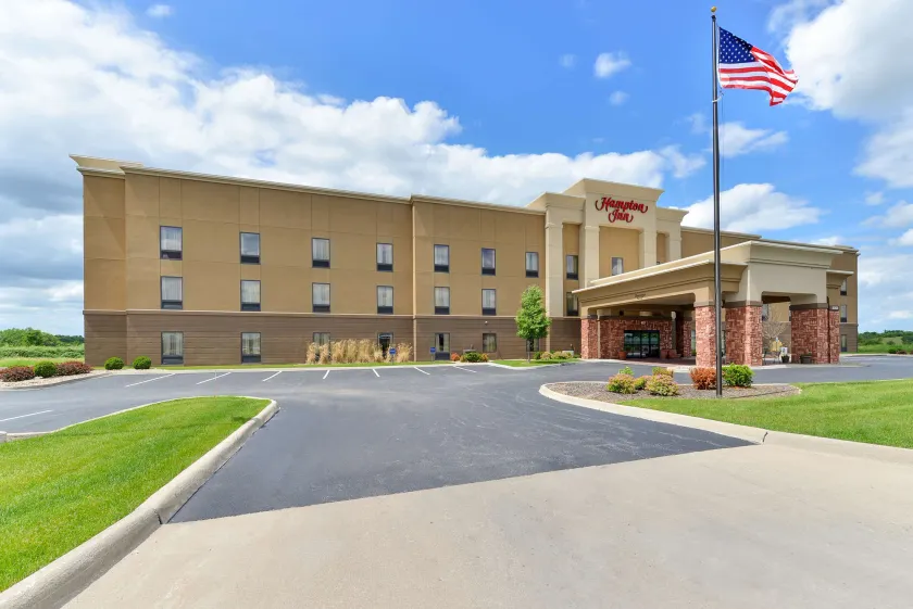 Hampton Inn Muscatine - Image 1