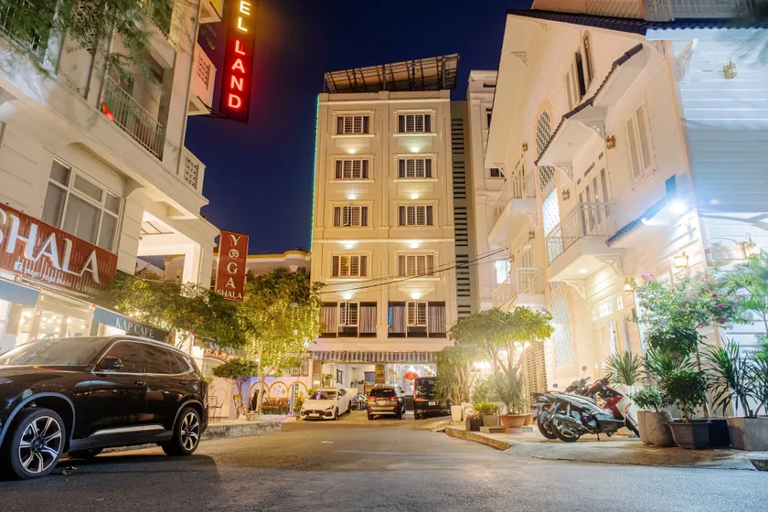 CÁT PHÚC HOTEL - Image 1
