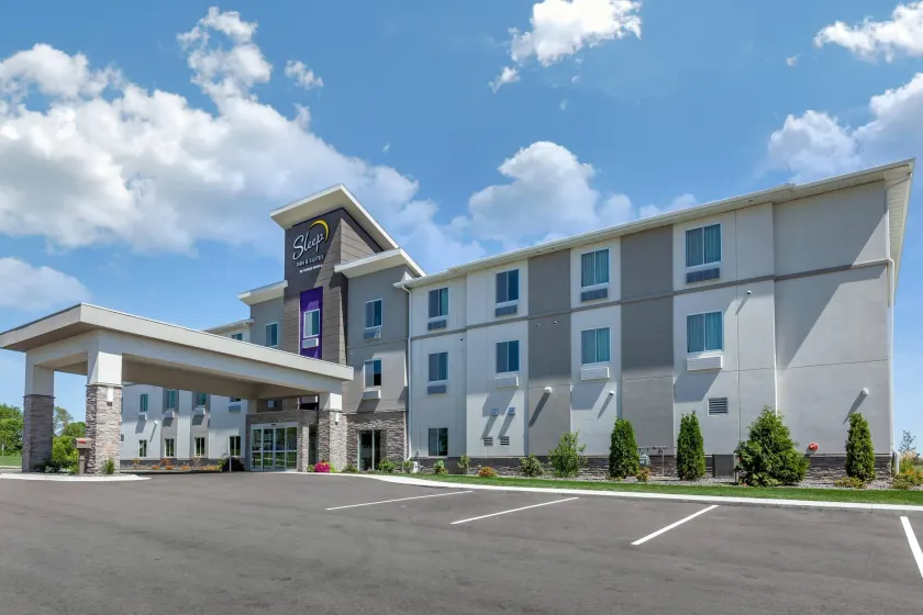 Sleep Inn & Suites Lancaster-Platteville - Image 1