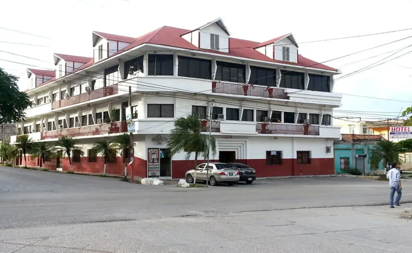 Hotel Casa Flores De Tikal - Image 1