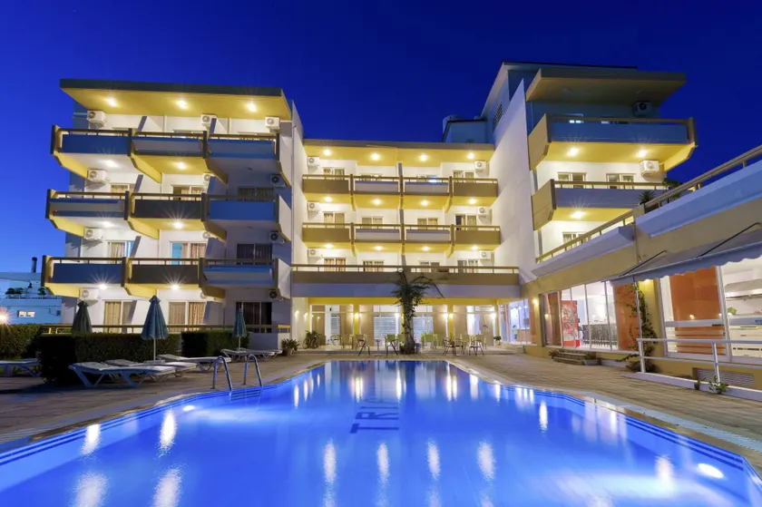 Trianta Hotel Apartments - Image 1
