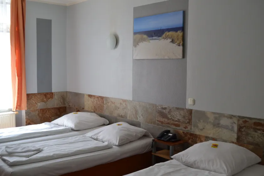 Angel Hotel - Image 1