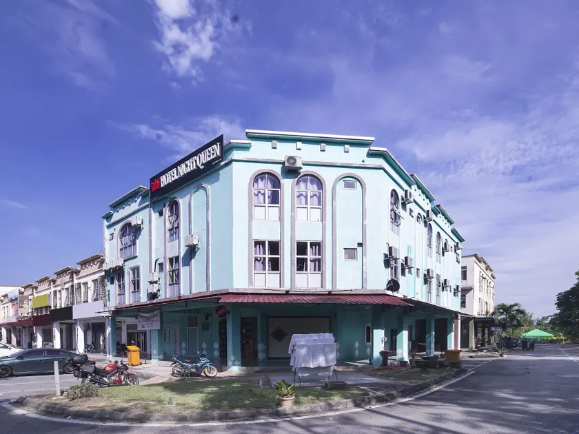 Hotel O Night Queen salak Tinggi - Image 1