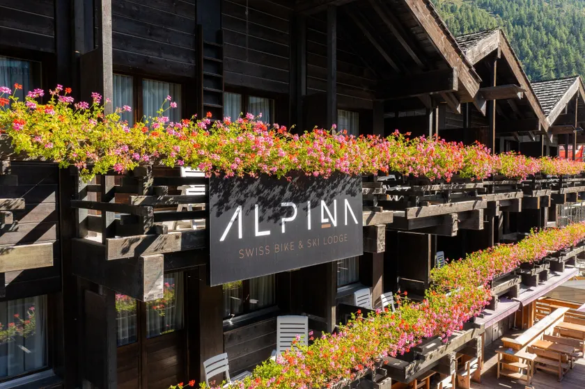 Hôtel Alpina - Swiss Ski & Bike Lodge Grimentz - Image 1
