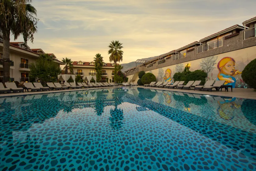 Han Deluxe Hotel - Image 1