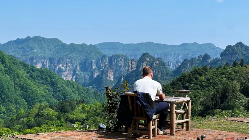 Zhangjiajie Valley Love Original Ecological Hotel - Free pick-up and drop-off Service - 24-hour Self-service coffee - Ice Cubes - Outdoor viewing Platform - Self-service laundry room Dryer - Free photography service in Hotel area - Image 1