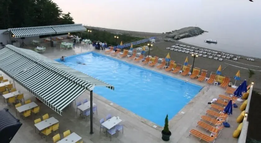Mora Hotel - Image 1