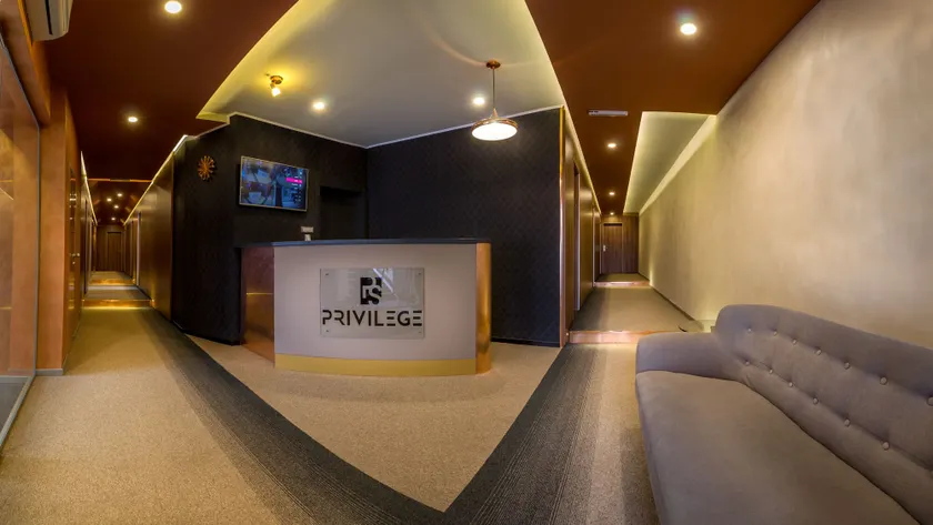 Privilege Suites by Central Park - Interior entrance