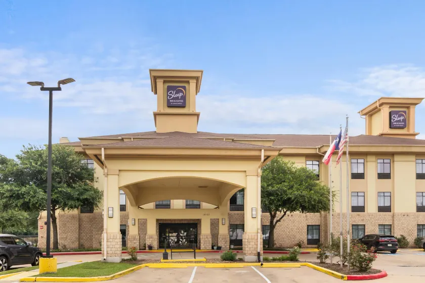 Sleep Inn & Suites Bush Intercontinental - IAH East - Image 1