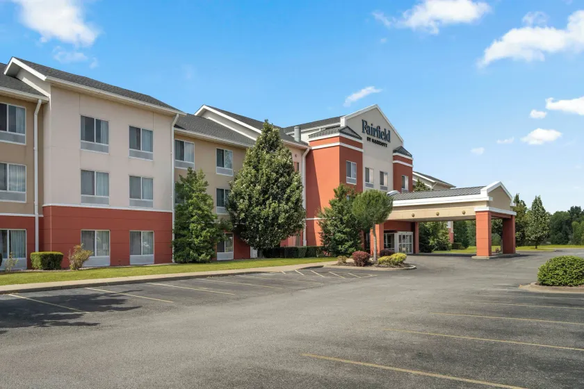 Fairfield Inn and Suites by Marriott Marion - Image 1