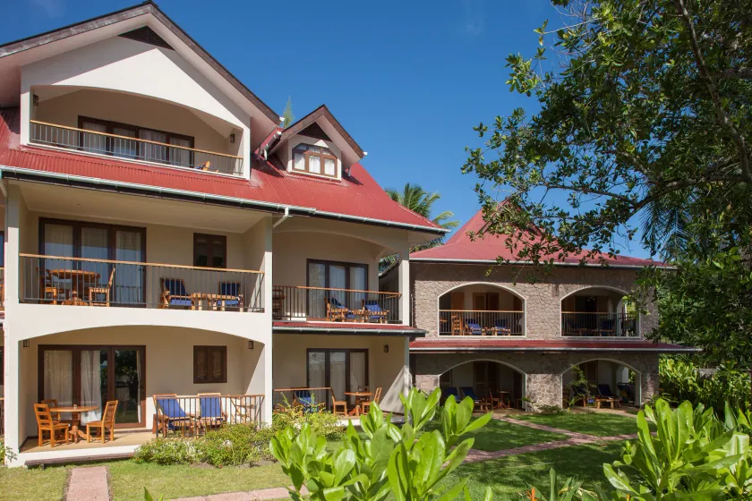 L'Hirondelle Self Catering Guest House - Image 1