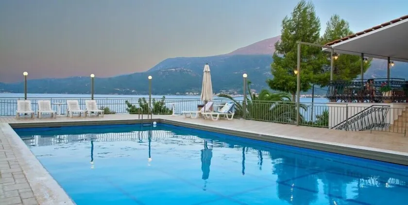 Green Bay Hotel - Image 1
