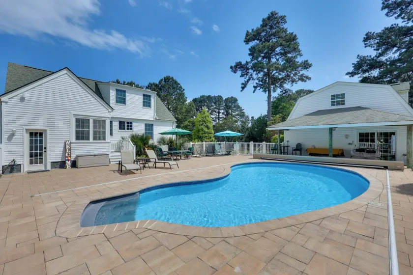 Pool & Dock Access! Bohannon Cottage on the Bay - Image 1
