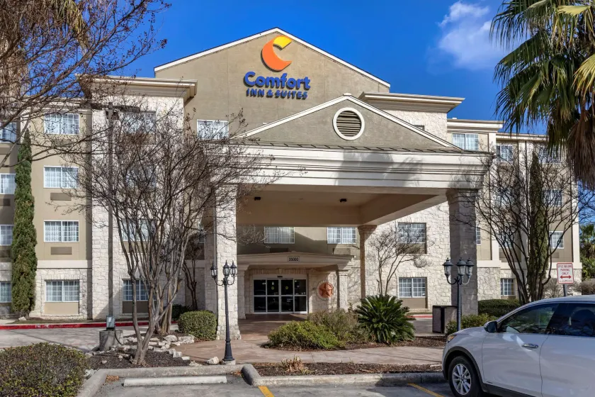 Comfort Inn & Suites Texas Hill Country - Image 1