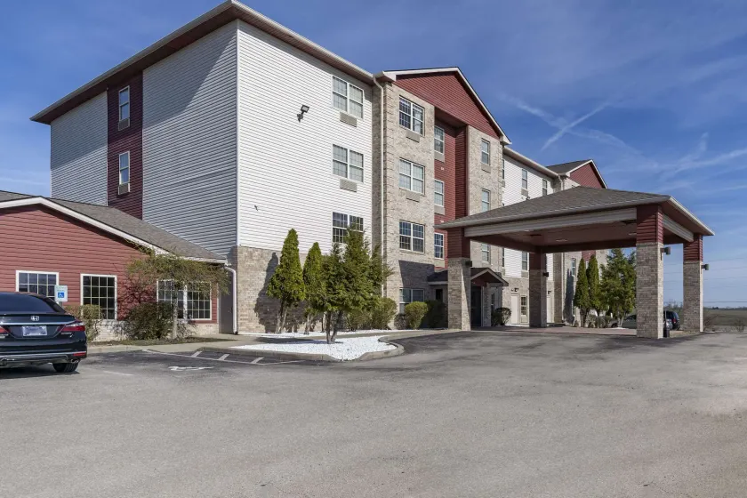 Comfort Inn & Suites Shelbyville - Image 1