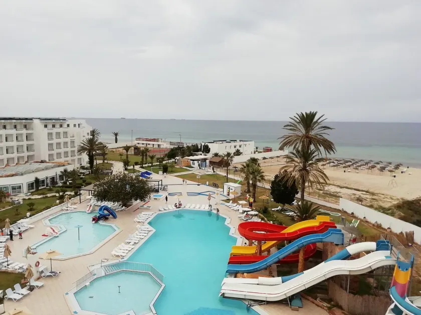 Aylimas Family Hotel - Image 1