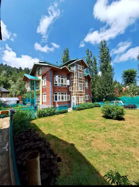 Oak Heaven Cottage Gulmarg - Image 1