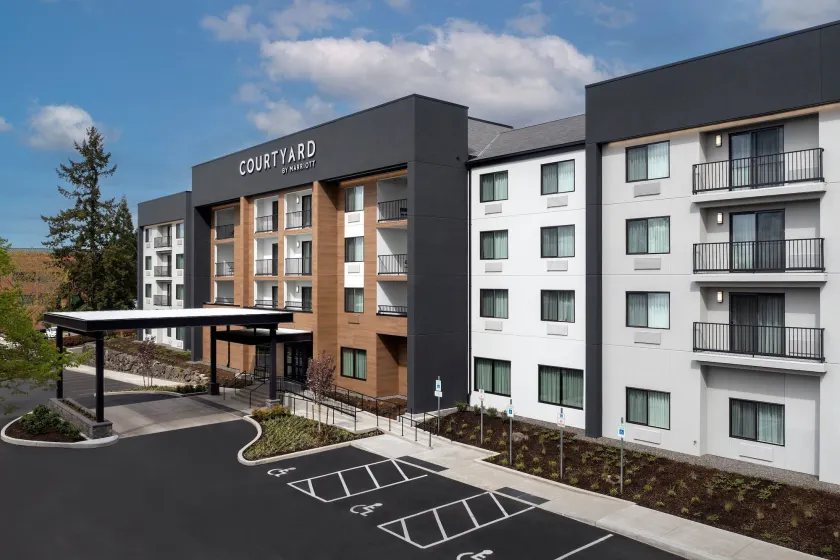 Courtyard by Marriott Portland Tigard - Image 1