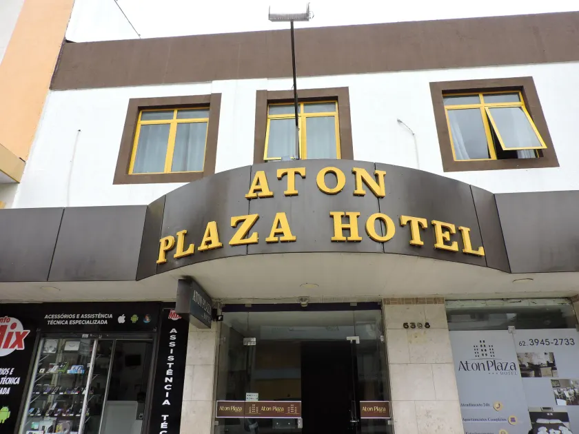 Aton Plaza Hotel - Image 1