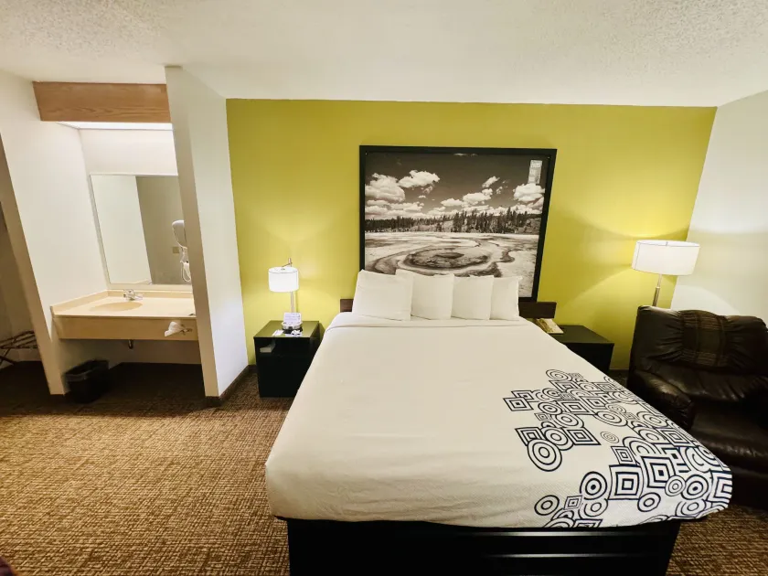 Forest City Inn - Image 1