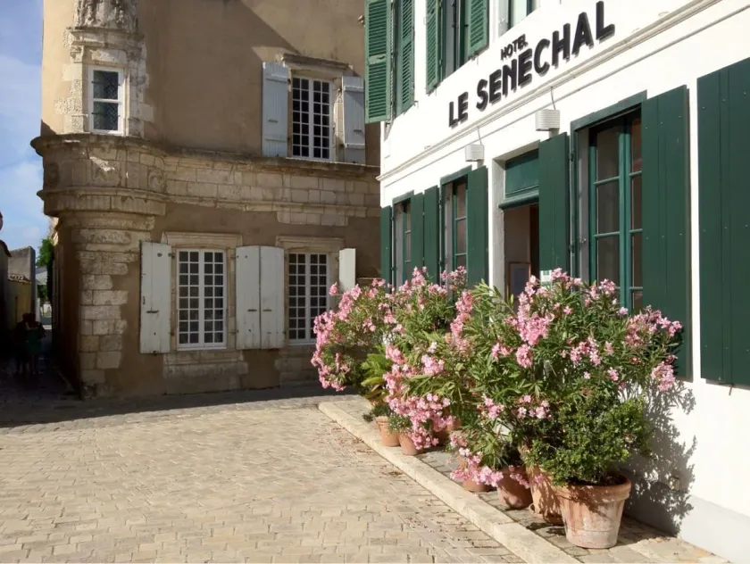 Hôtel Le Sénéchal - Image 1