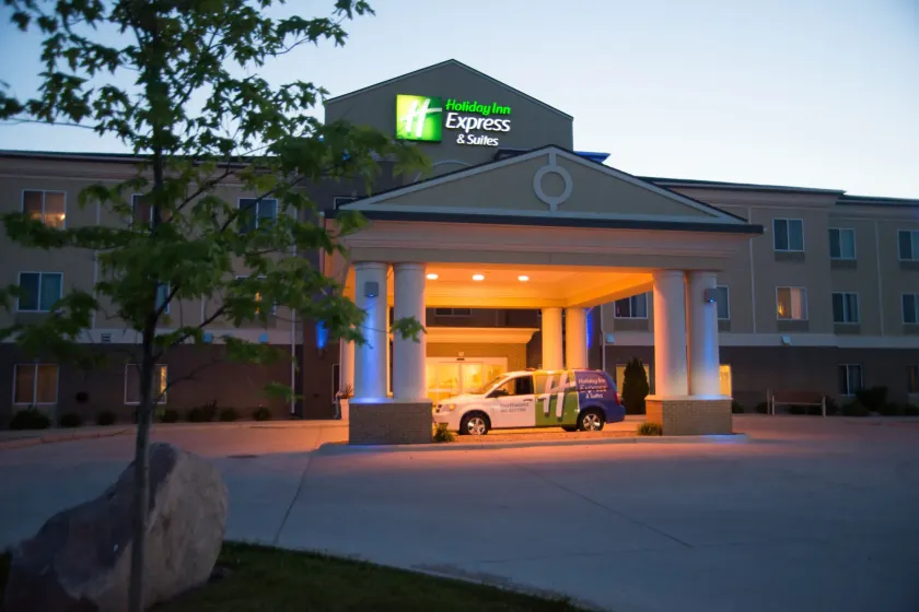 Holiday Inn Express & Suites Northwood by IHG - Image 1