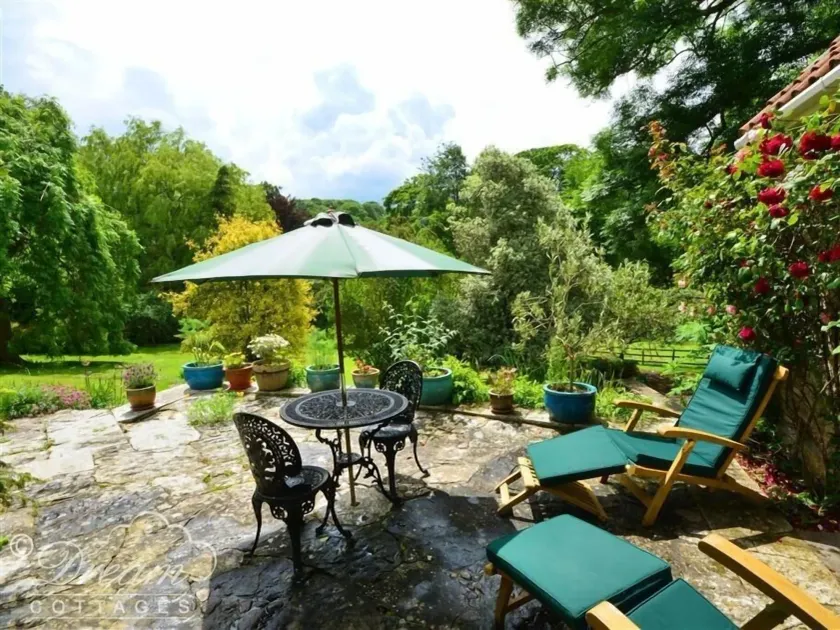 Sixpenny Cottage - Image 1