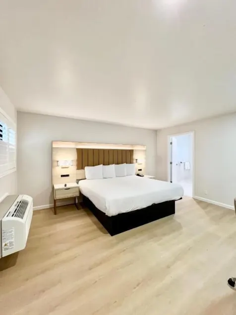 Nob Hill Motor Inn -Newly Updated Rooms! - Image 1