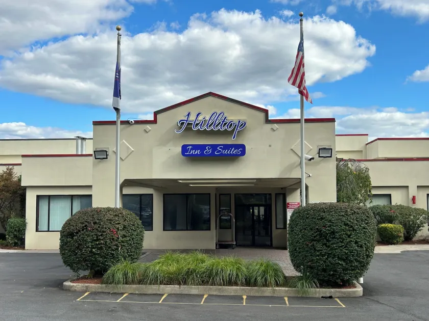 Hilltop Inn & Suites - Image 1