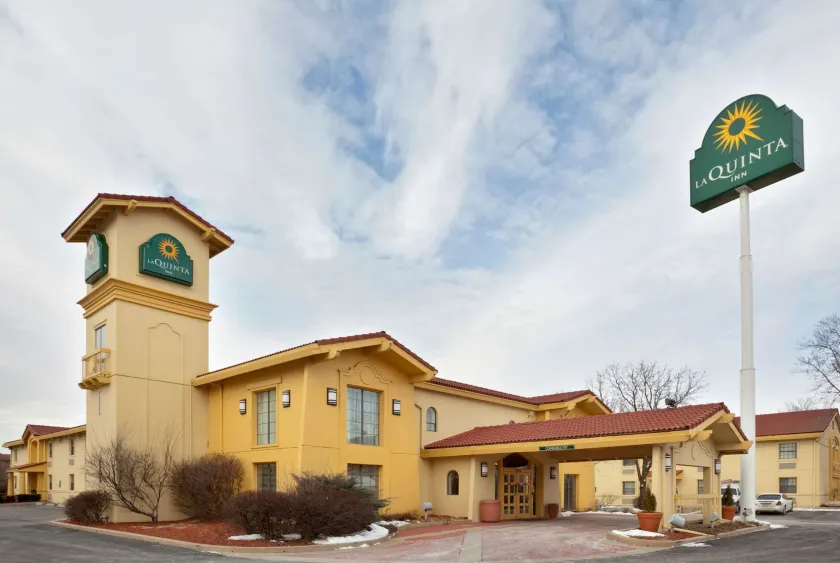 La Quinta Inn by Wyndham Omaha West - Image 1