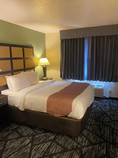 Quality Inn & Suites Marinette - Image 1