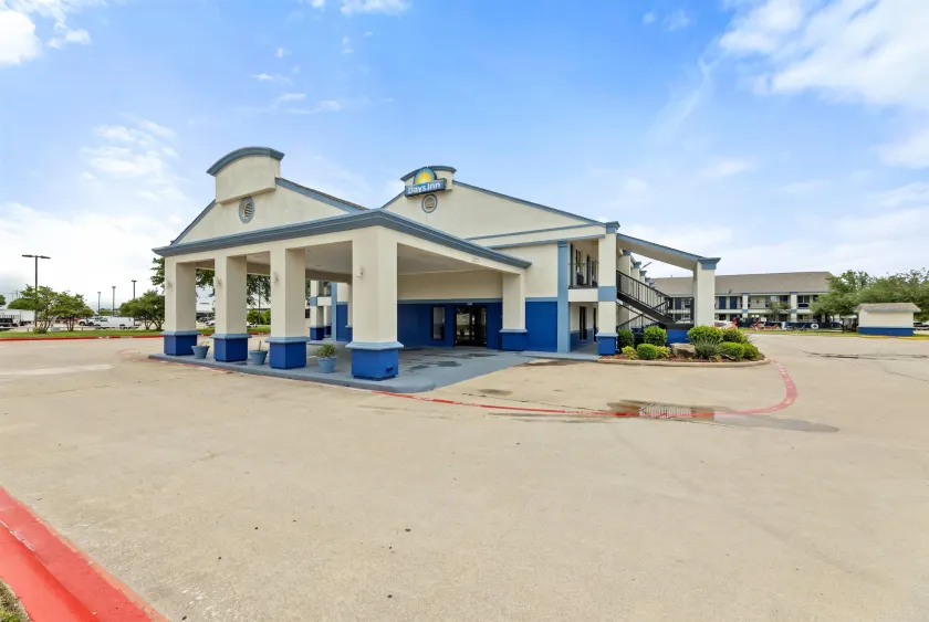Days Inn by Wyndham McKinney - Image 1